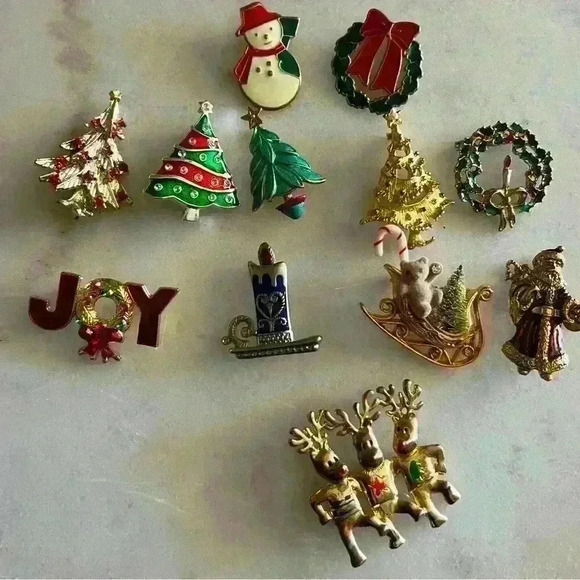 Large set of 12 vintage Christmas brooches some signed circa 60’s, 70’s, 80’s - Picture 1 of 13